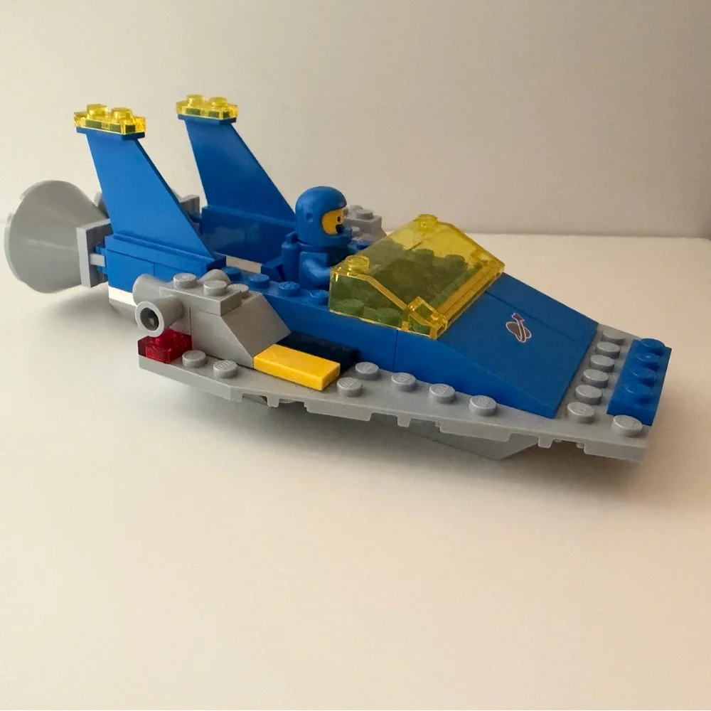 THE LEGO MOVIE 2 Emmet and Benny’s ‘Build and Fix’ Workshop #70821 (Retired Set)